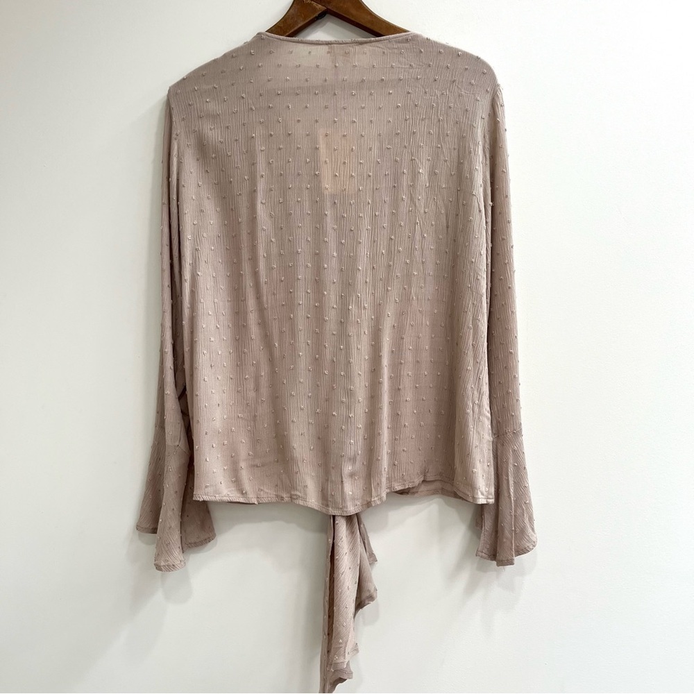 Entro tan Swiss dot belle sleeve blouse top tie waist v-neck size large NWT - Picture 3 of 9